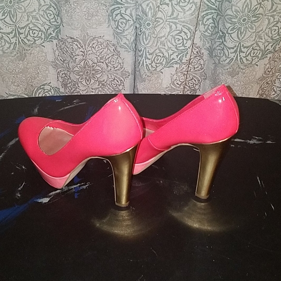 Shoes - Picture 2 of 4